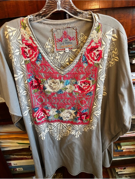 Johnny Was Tops - Embroidered V-Neck Women’s Top - Gray with Pink Floral Panel